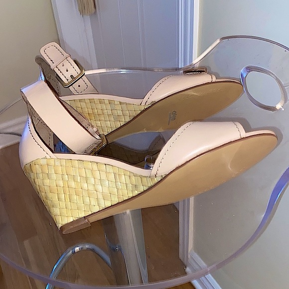 Kelsi Dagger light cream & gold buckle wedge sandals  w/ ankle fasteners 👡 - Picture 7 of 8